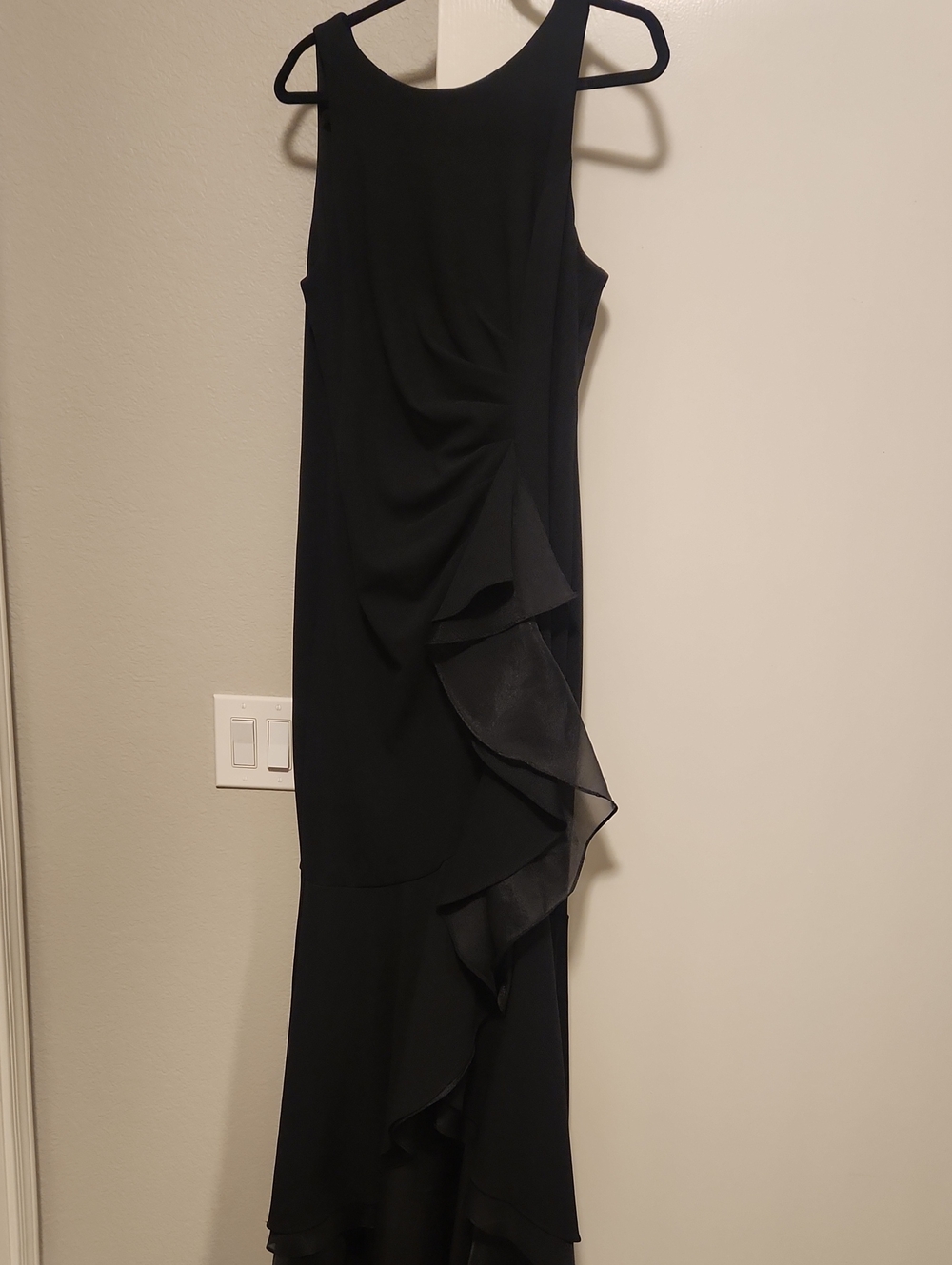 Adrianna Papell Black Sleeveless Ruffle-Detail Maxi Dress